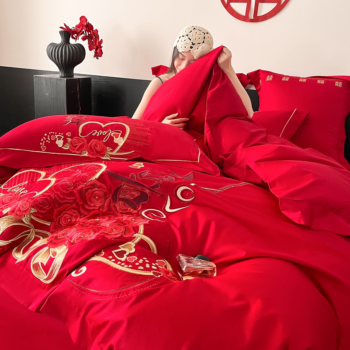 91家纺网 家纺一手货源 找家纺 置顶家纺 2026新款新中式亲肤婚庆绣花四件套 LOVE囍-大红