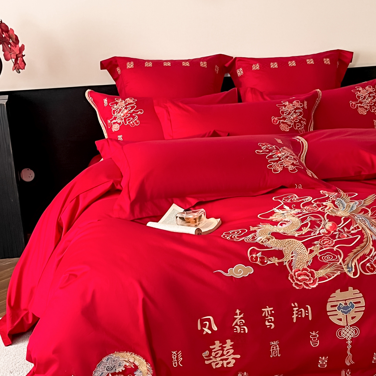 91家纺网 家纺一手货源 找家纺 置顶家纺 2026新款新中式亲肤婚庆绣花四件套 喜致福来-大红