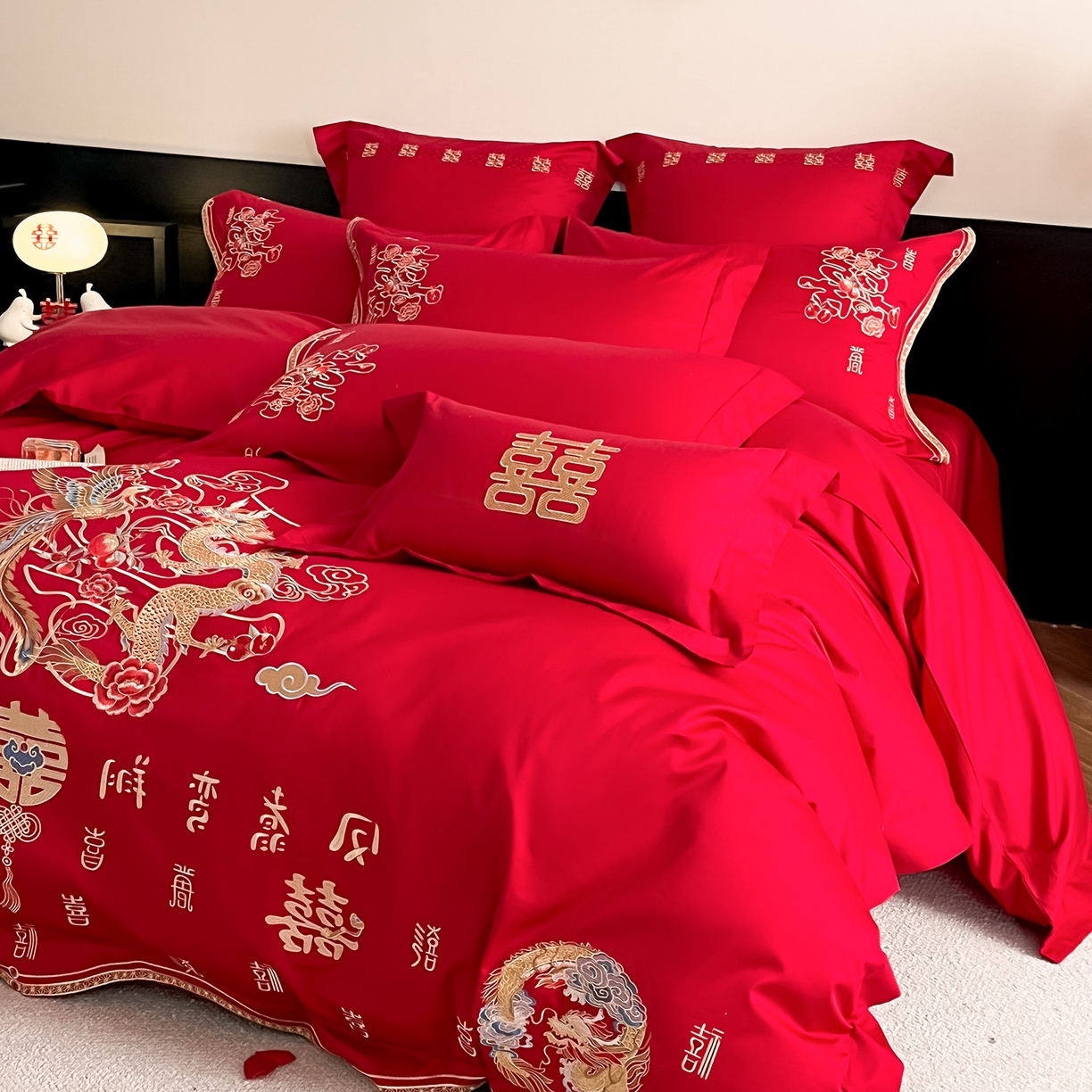 91家纺网 家纺一手货源 找家纺 置顶家纺 2026新款新中式亲肤婚庆绣花四件套 喜致福来-大红