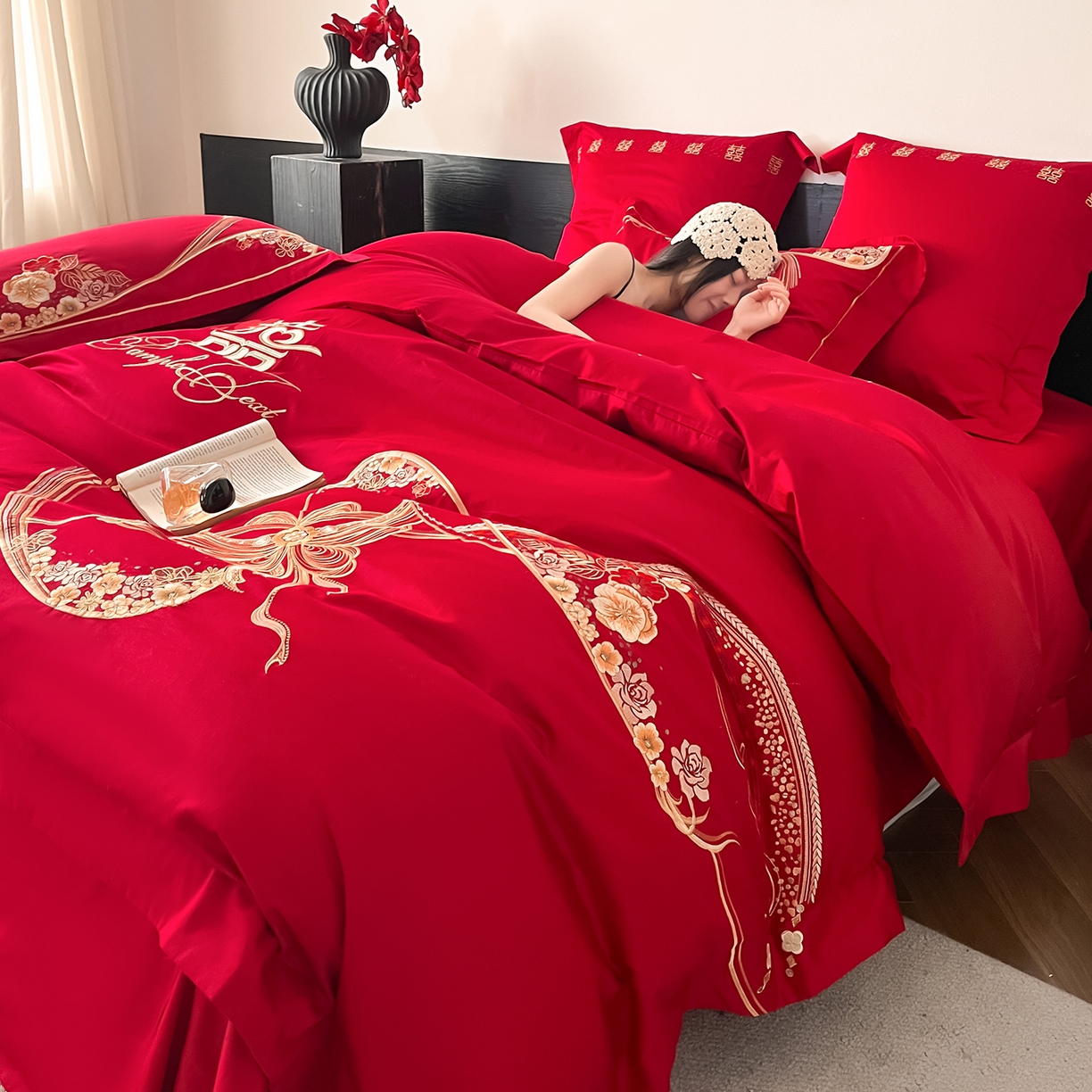 91家纺网 家纺一手货源 找家纺 置顶家纺 2026新款新中式亲肤婚庆绣花四件套 大喜日子-大红