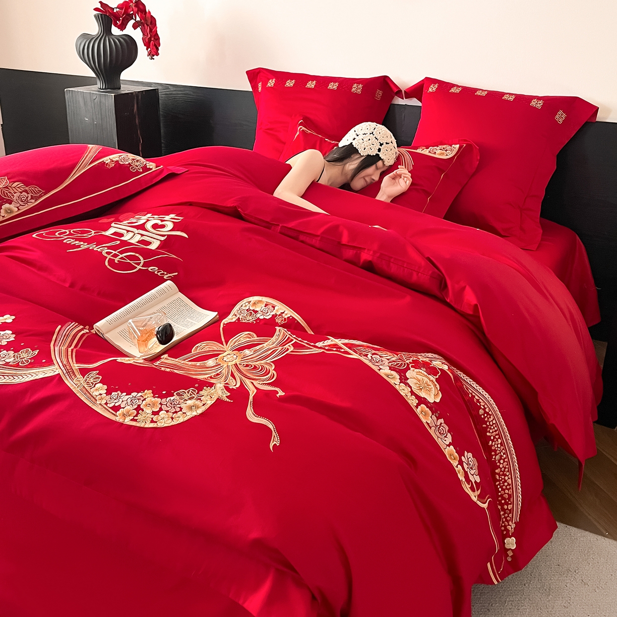 91家纺网 家纺一手货源 找家纺 置顶家纺 2026新款新中式亲肤婚庆绣花四件套 大喜日子-大红