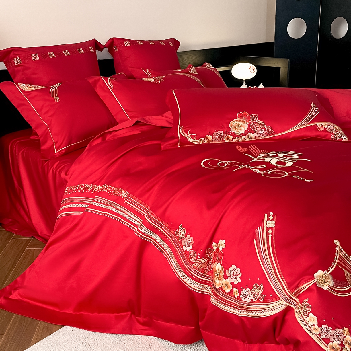 91家纺网 家纺一手货源 找家纺 置顶家纺 2026新款新中式亲肤婚庆绣花四件套 大喜日子-大红