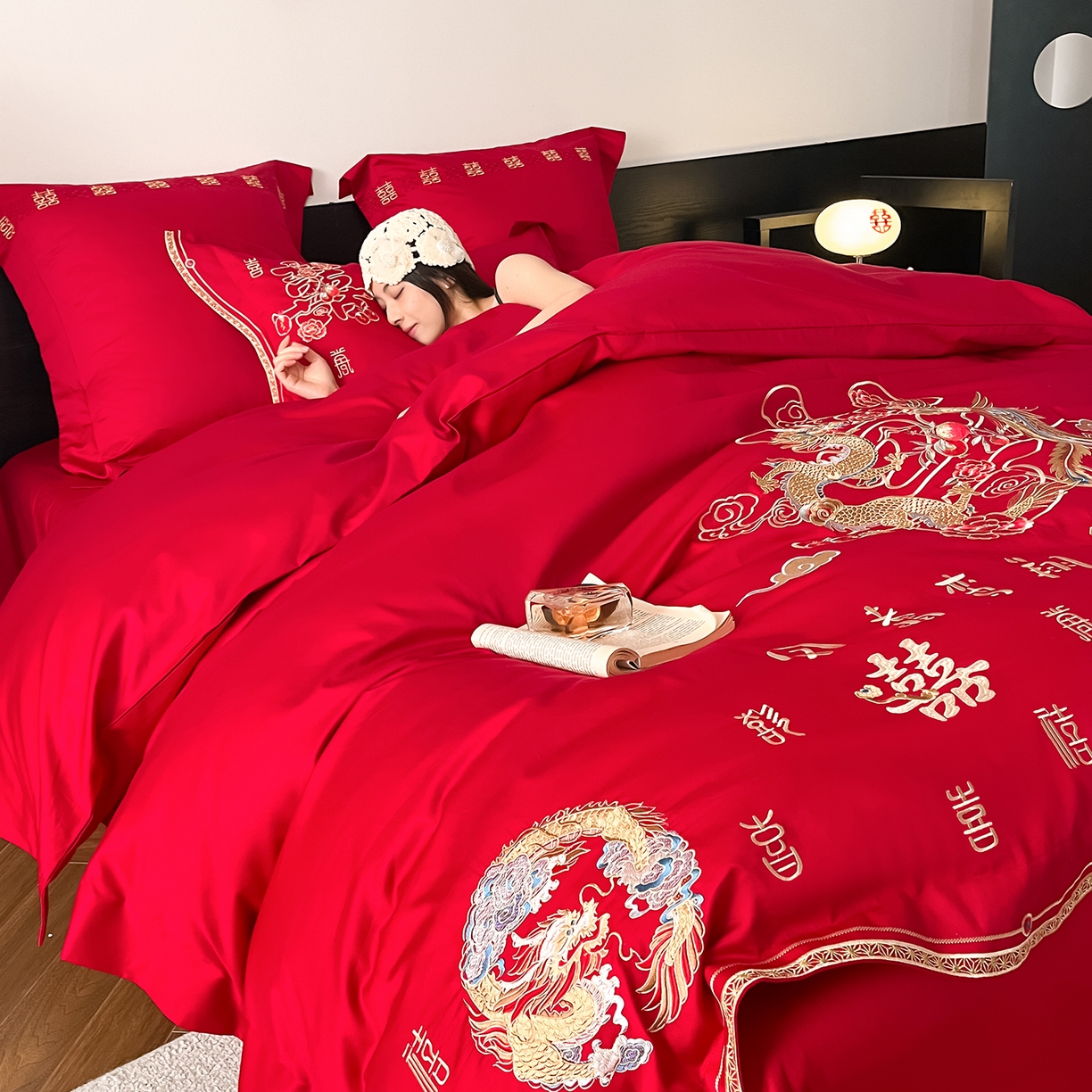 91家纺网 家纺一手货源 找家纺 置顶家纺 2026新款新中式亲肤婚庆绣花四件套 喜致福来-大红