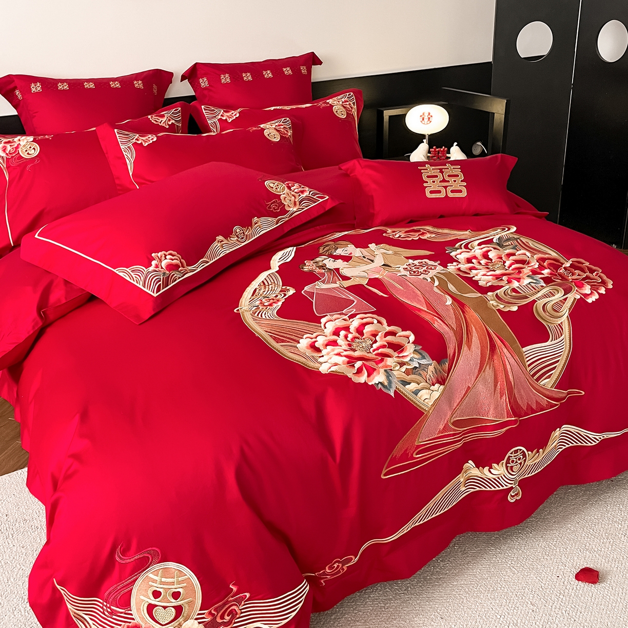 91家纺网 家纺一手货源 找家纺 置顶家纺 2026新款新中式亲肤婚庆绣花四件套 浪漫相悦-大红