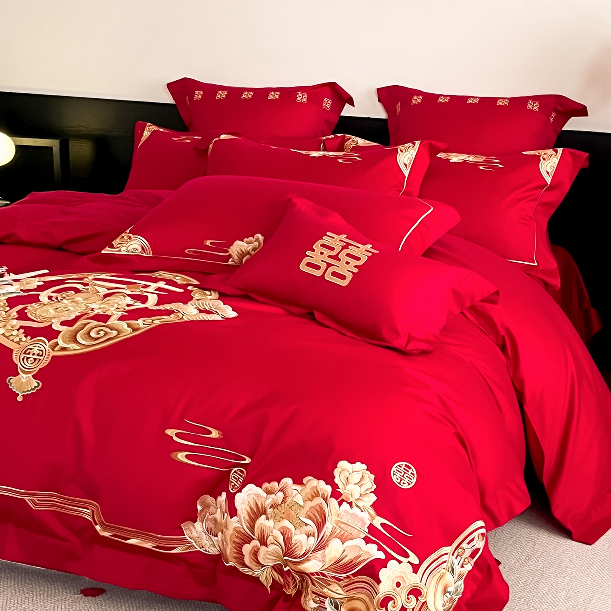 91家纺网 家纺一手货源 找家纺 置顶家纺 2026新款新中式亲肤婚庆绣花四件套 金玉满堂-大红