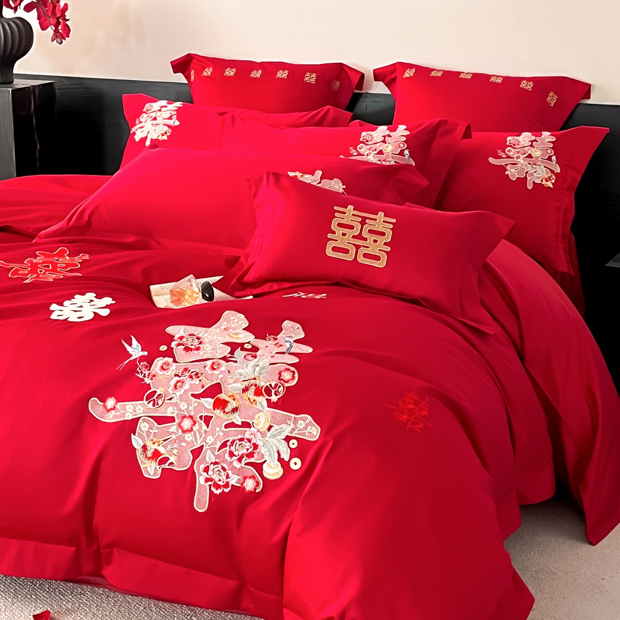 91家纺网 家纺一手货源 找家纺 置顶家纺 2026新款新中式亲肤婚庆绣花四件套 燕尔新婚-大红