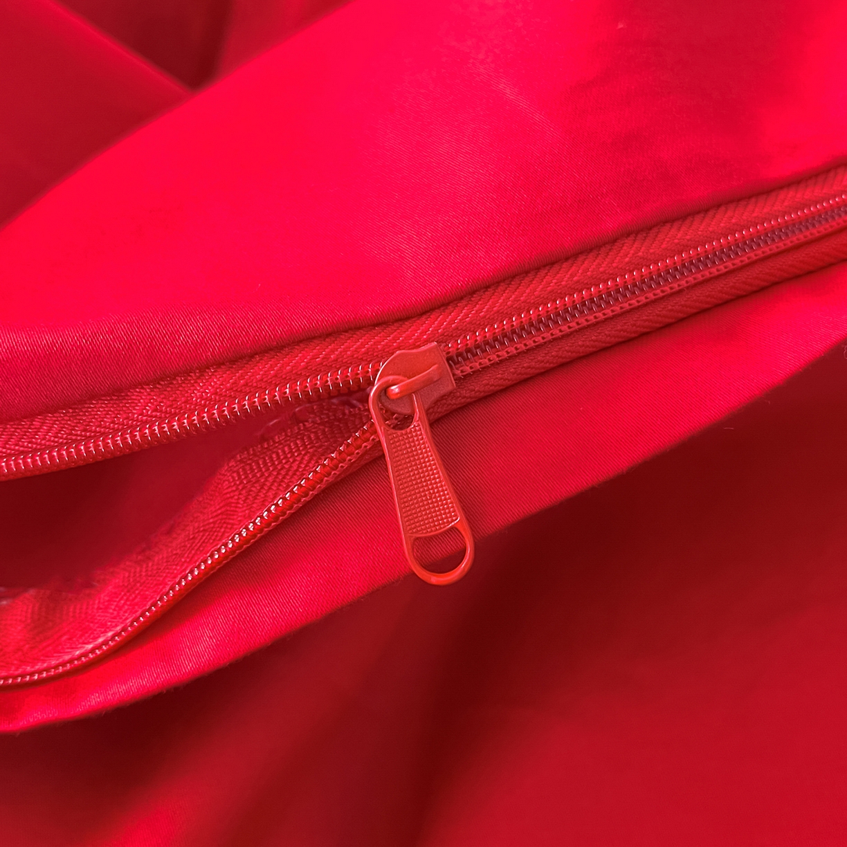 91家纺网 家纺一手货源 找家纺 置顶家纺 2026新款新中式亲肤婚庆绣花四件套 良缘夙缔-大红