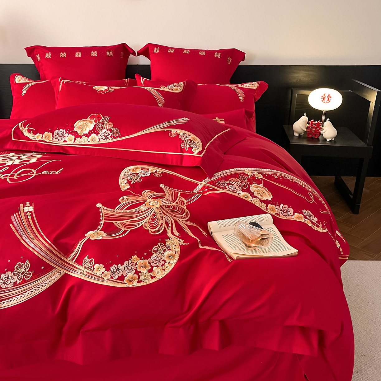 91家纺网 家纺一手货源 找家纺 置顶家纺 2026新款新中式亲肤婚庆绣花四件套 大喜日子-大红