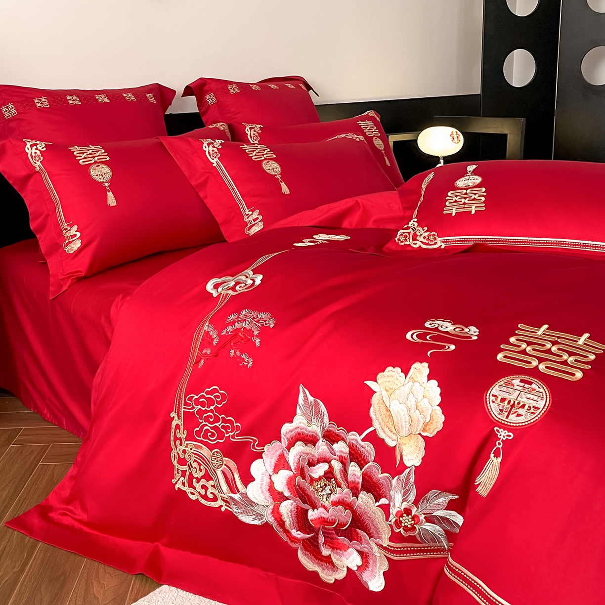 91家纺网 家纺一手货源 找家纺 置顶家纺 2026新款新中式亲肤婚庆绣花四件套 新婚大吉-大红