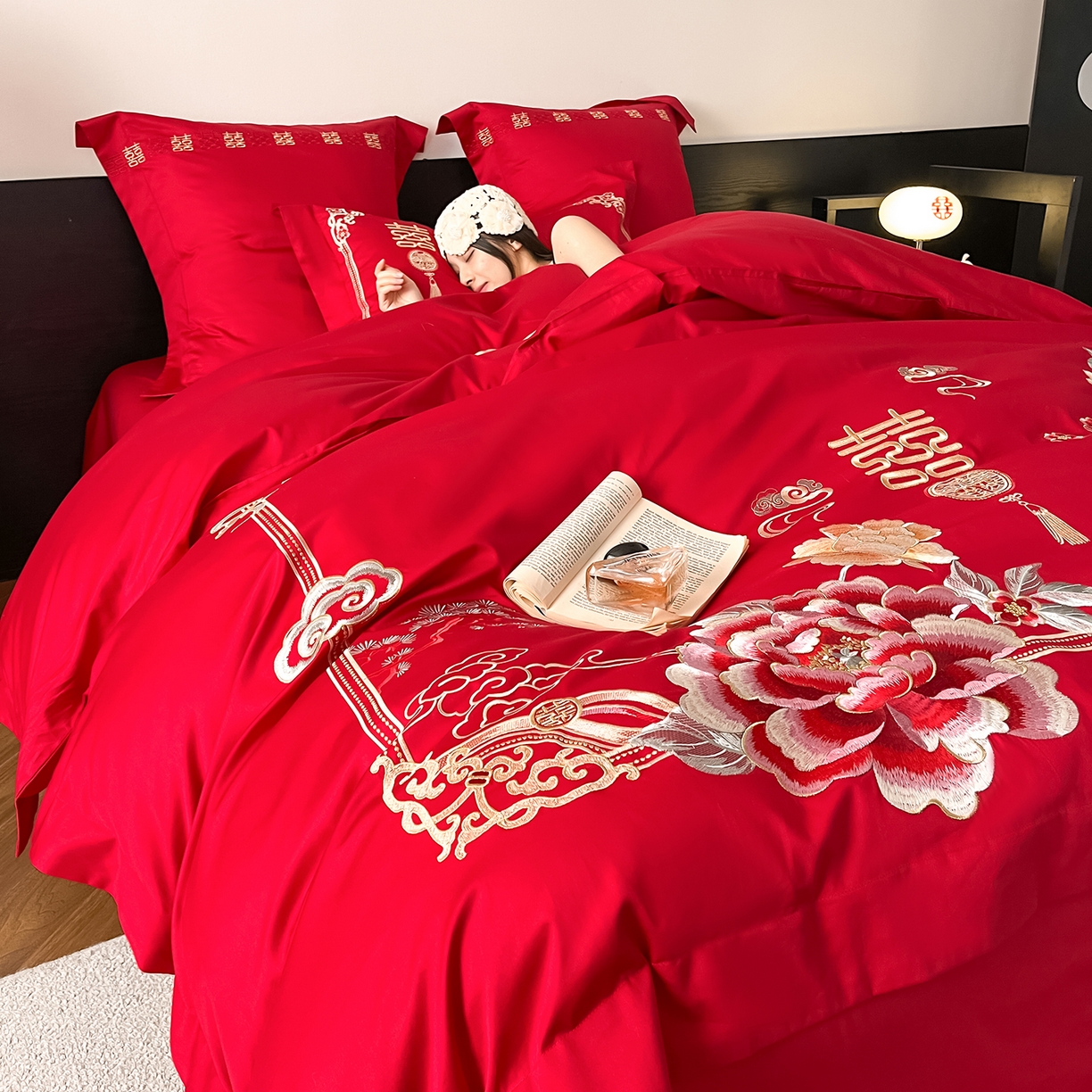 91家纺网 家纺一手货源 找家纺 置顶家纺 2026新款新中式亲肤婚庆绣花四件套 新婚大吉-大红