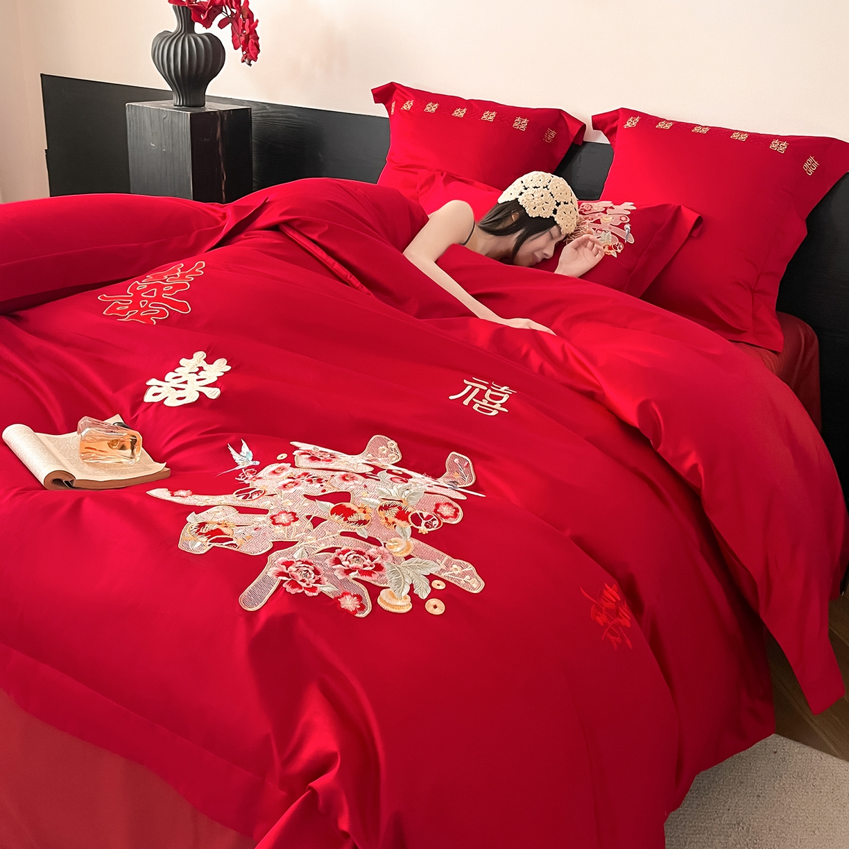 91家纺网 家纺一手货源 找家纺 置顶家纺 2026新款新中式亲肤婚庆绣花四件套 燕尔新婚-大红