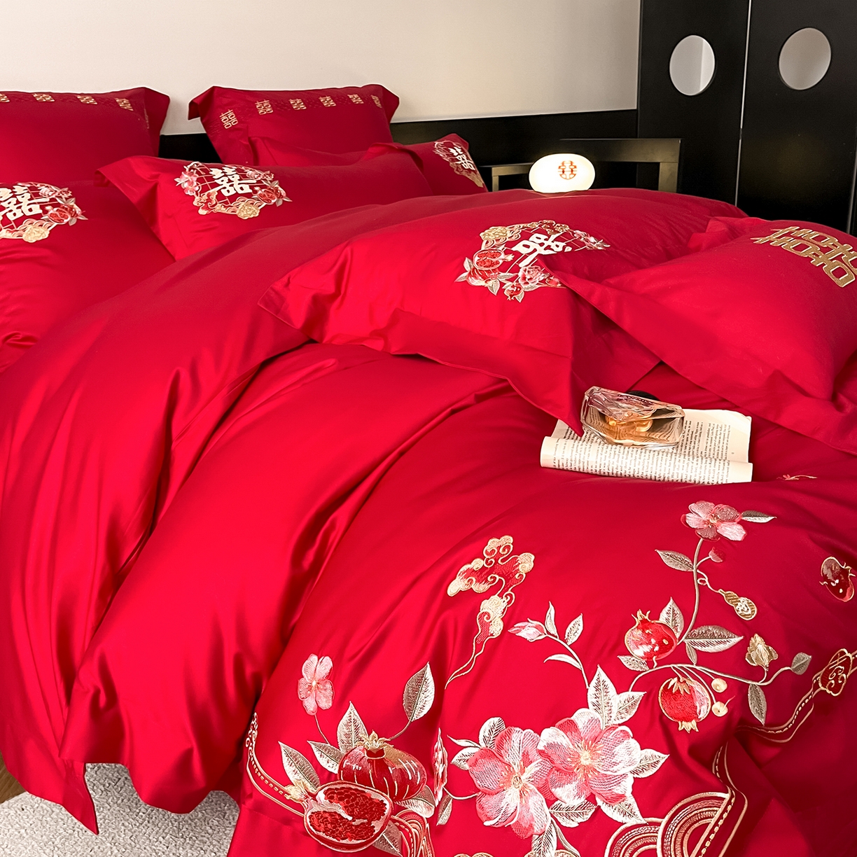 91家纺网 家纺一手货源 找家纺 置顶家纺 2026新款新中式亲肤婚庆绣花四件套 富贵美满-大红