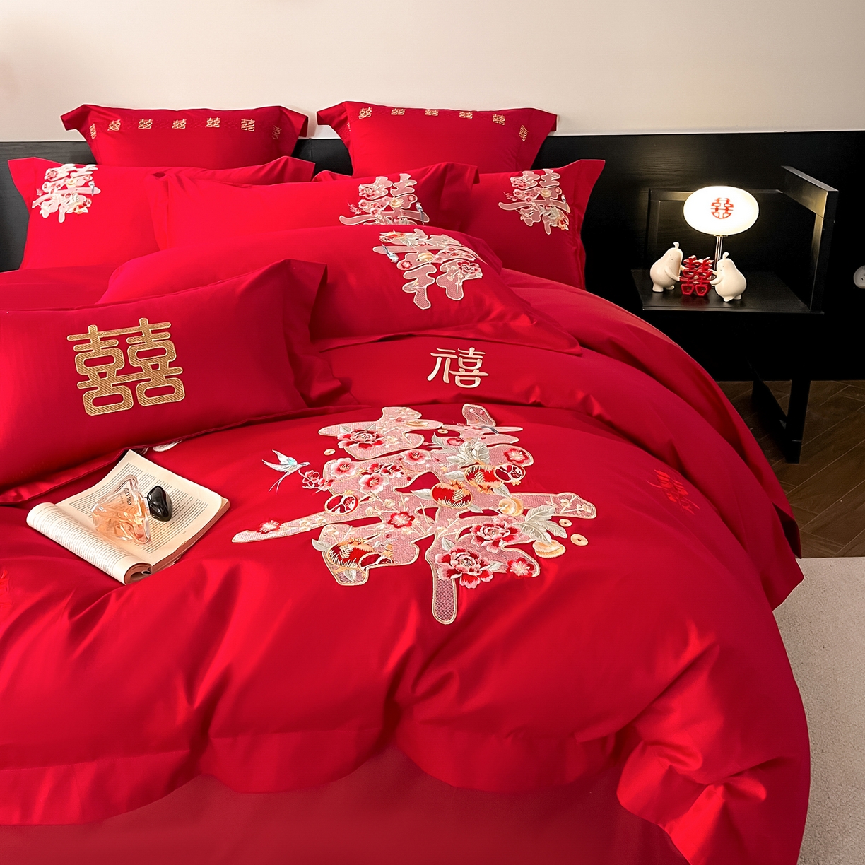 91家纺网 家纺一手货源 找家纺 置顶家纺 2026新款新中式亲肤婚庆绣花四件套 燕尔新婚-大红