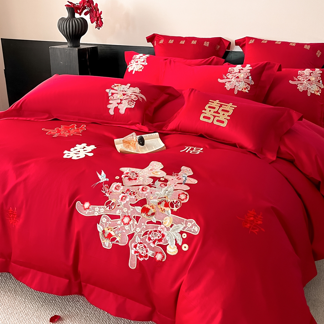 91家纺网 家纺一手货源 找家纺 置顶家纺 2026新款新中式亲肤婚庆绣花四件套 燕尔新婚-大红