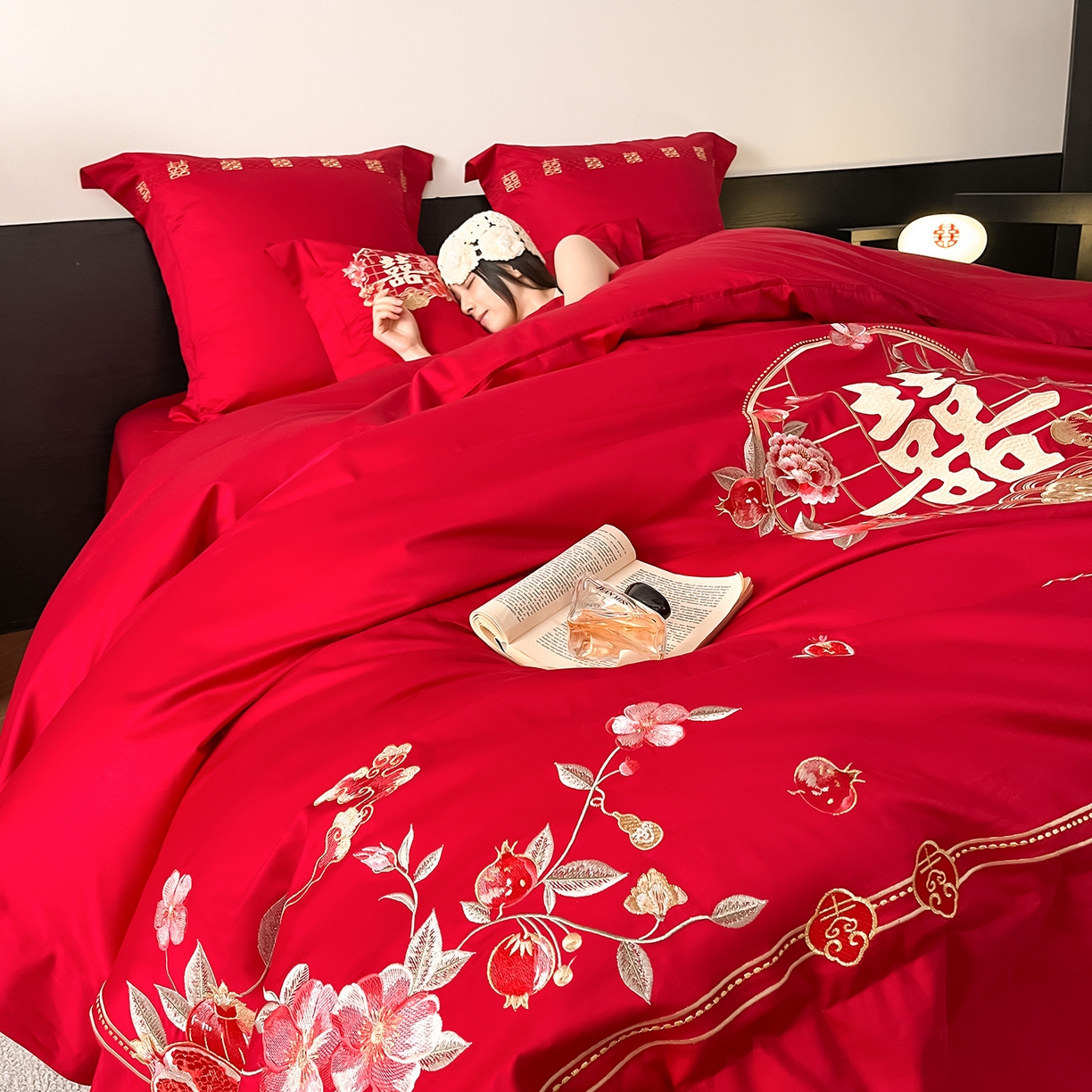 91家纺网 家纺一手货源 找家纺 置顶家纺 2026新款新中式亲肤婚庆绣花四件套 富贵美满-大红