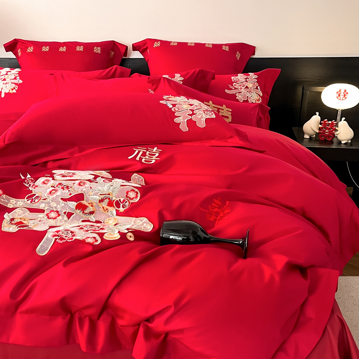 91家纺网 家纺一手货源 找家纺 置顶家纺 2026新款新中式亲肤婚庆绣花四件套 燕尔新婚-大红