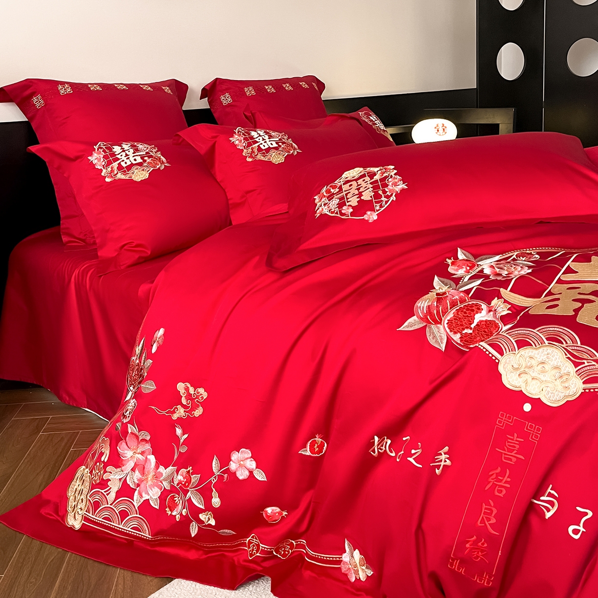 91家纺网 家纺一手货源 找家纺 置顶家纺 2026新款新中式亲肤婚庆绣花四件套 富贵美满-大红