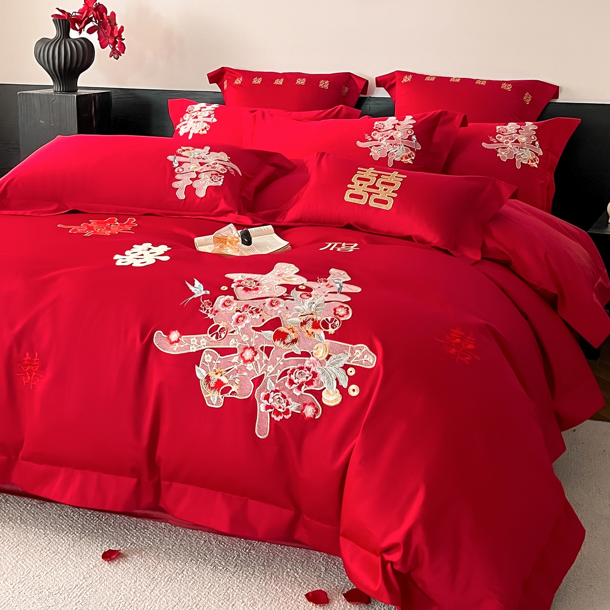 91家纺网 家纺一手货源 找家纺 置顶家纺 2026新款新中式亲肤婚庆绣花四件套 燕尔新婚-大红