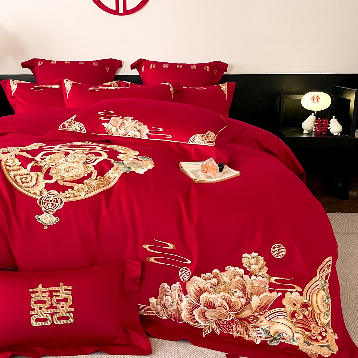 91家纺网 家纺一手货源 找家纺 置顶家纺 2026新款新中式亲肤婚庆绣花四件套 金玉满堂-大红