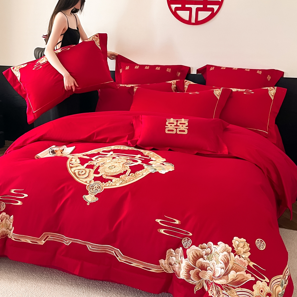 91家纺网 家纺一手货源 找家纺 置顶家纺 2026新款新中式亲肤婚庆绣花四件套 金玉满堂-大红