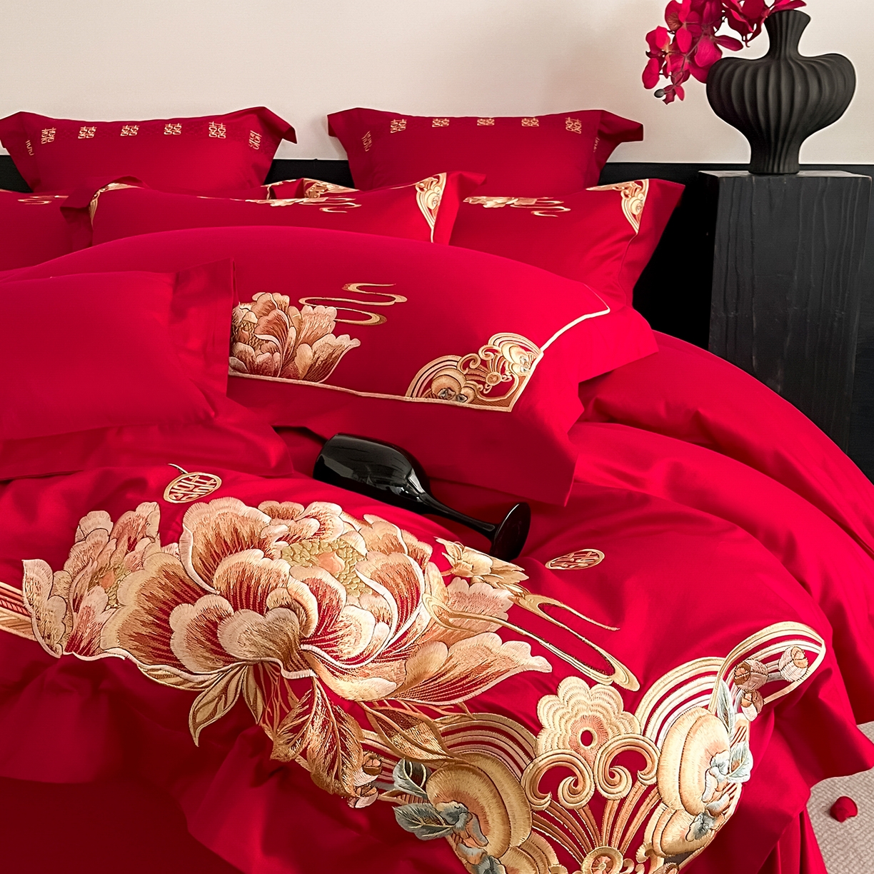 91家纺网 家纺一手货源 找家纺 置顶家纺 2026新款新中式亲肤婚庆绣花四件套 金玉满堂-大红