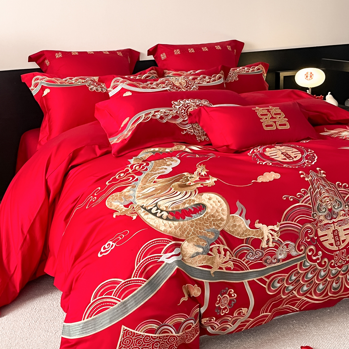 91家纺网 家纺一手货源 找家纺 置顶家纺 2026新款新中式亲肤婚庆绣花四件套 良缘夙缔-大红