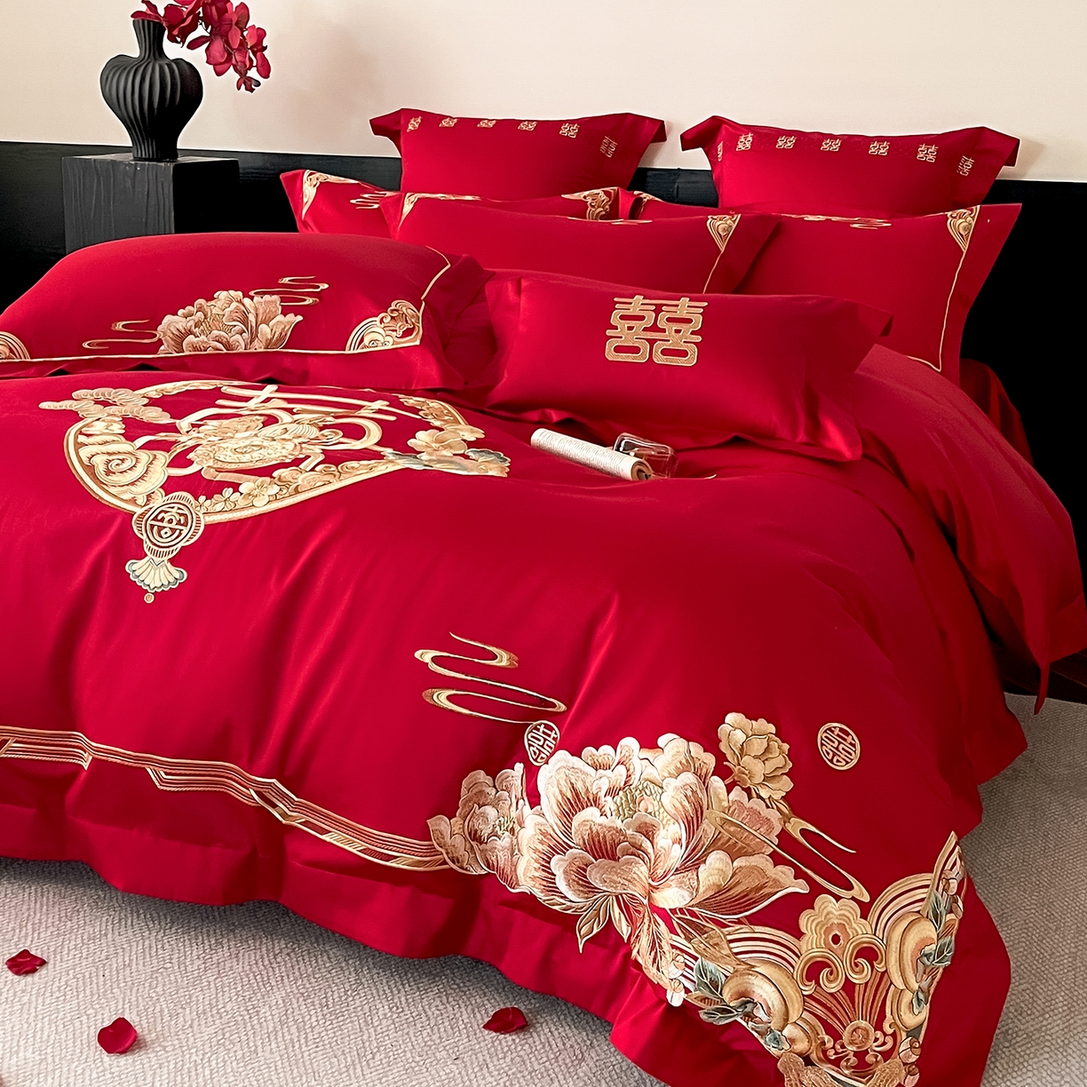 91家纺网 家纺一手货源 找家纺 置顶家纺 2026新款新中式亲肤婚庆绣花四件套 金玉满堂-大红