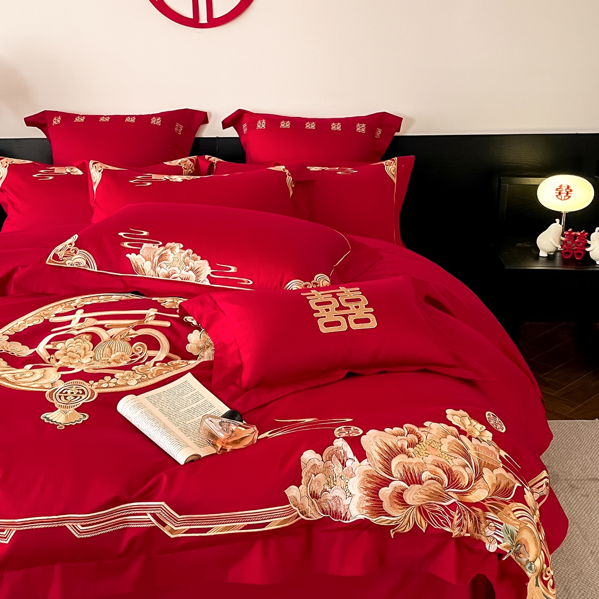 91家纺网 家纺一手货源 找家纺 置顶家纺 2026新款新中式亲肤婚庆绣花四件套 金玉满堂-大红