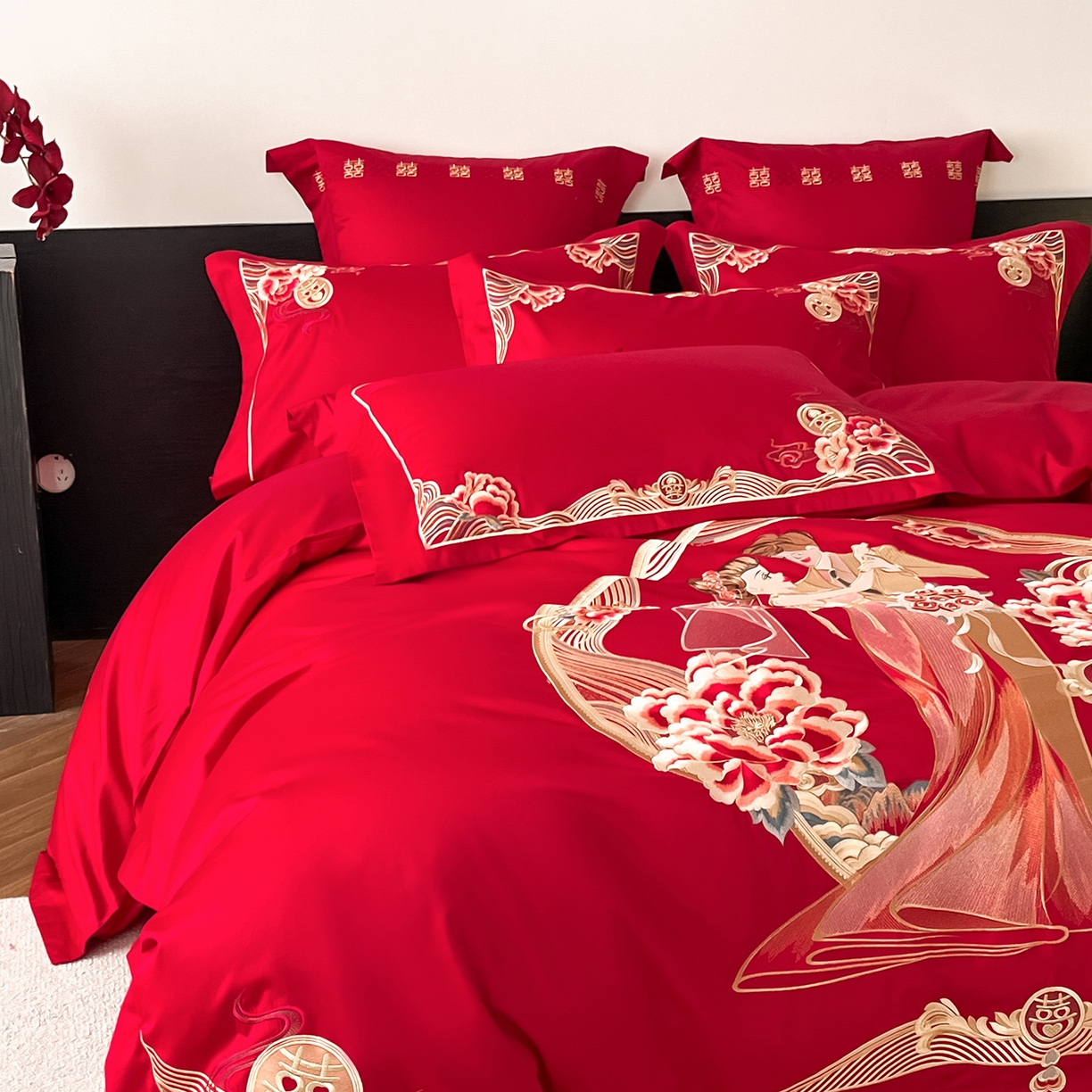 91家纺网 家纺一手货源 找家纺 置顶家纺 2026新款新中式亲肤婚庆绣花四件套 浪漫相悦-大红