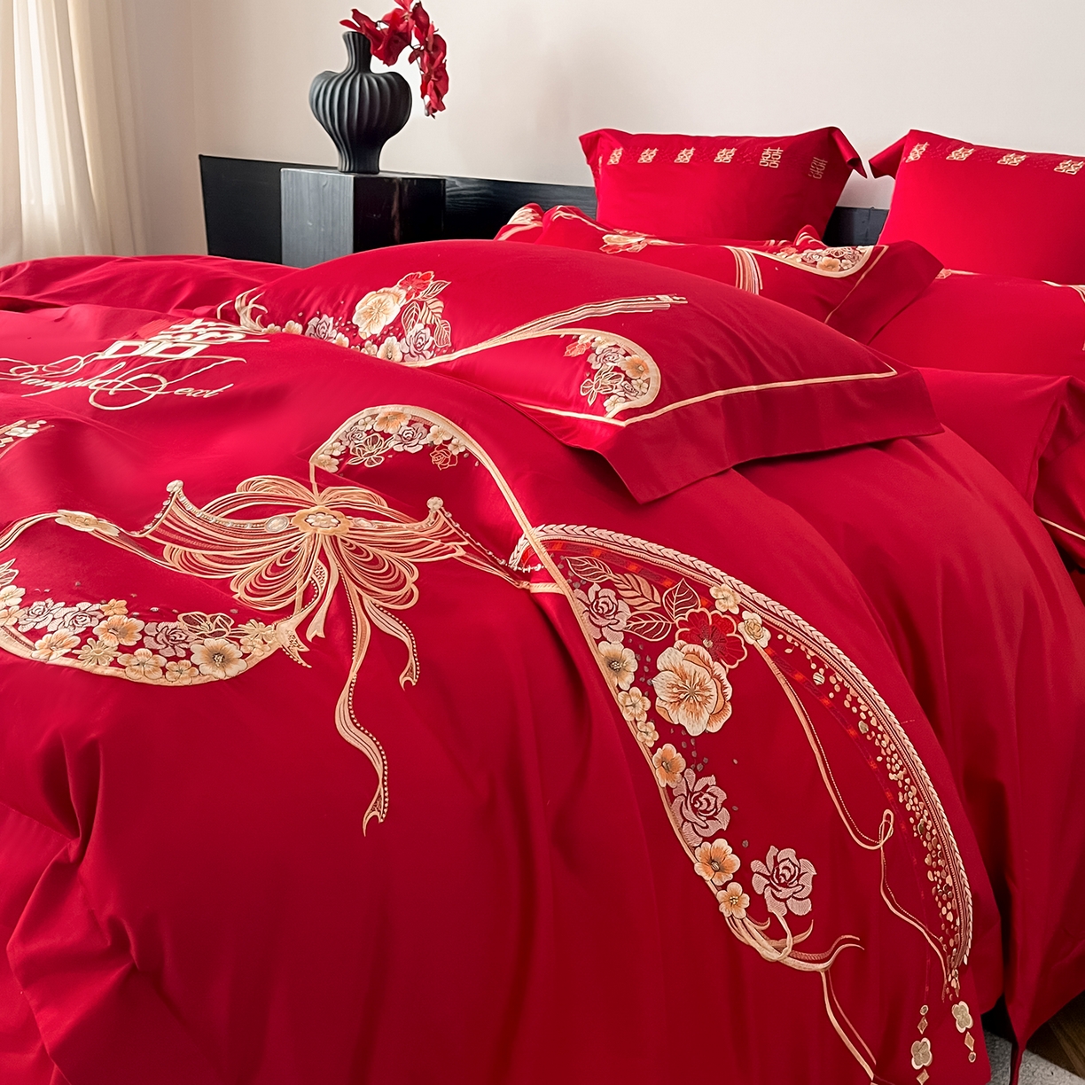 91家纺网 家纺一手货源 找家纺 置顶家纺 2026新款新中式亲肤婚庆绣花四件套 大喜日子-大红