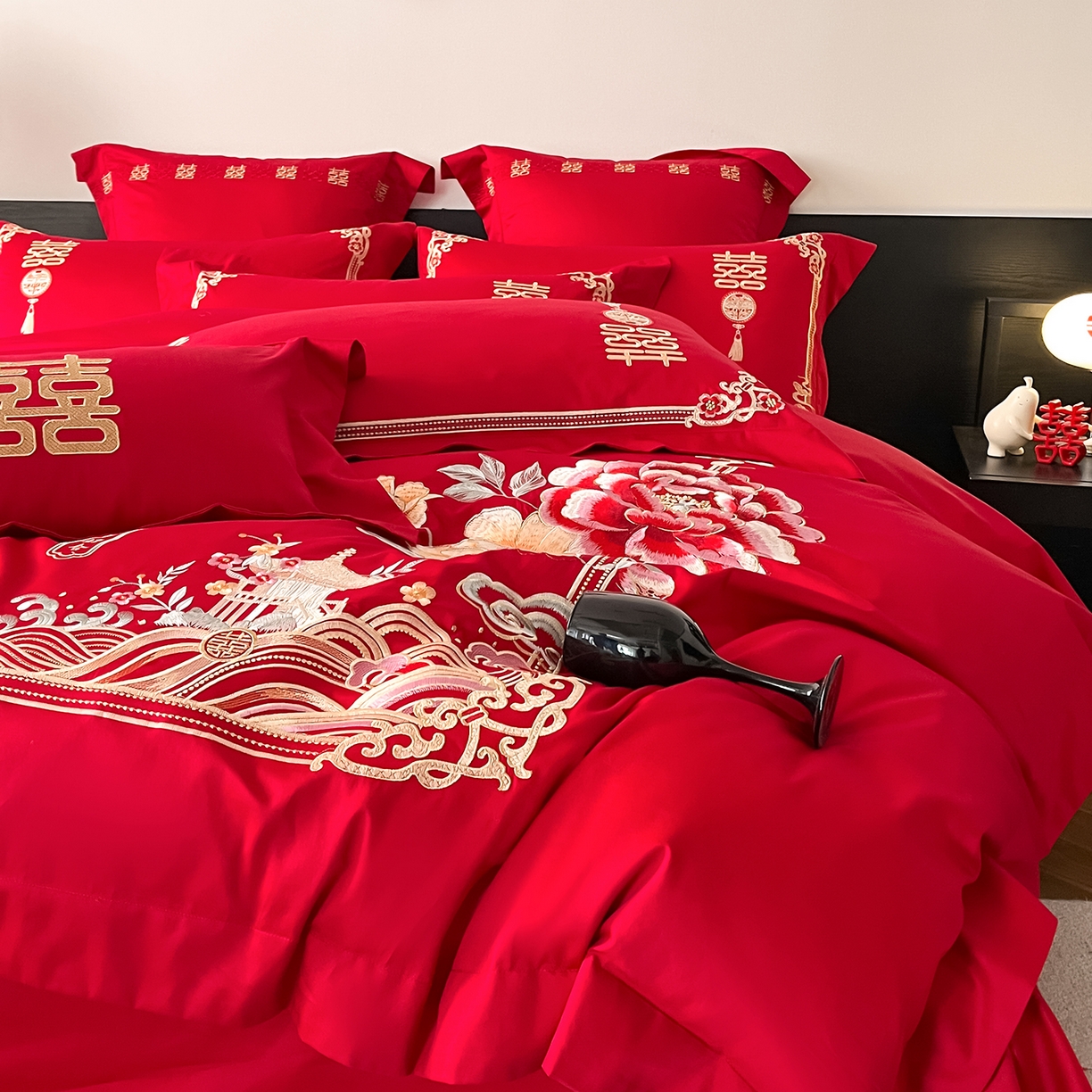 91家纺网 家纺一手货源 找家纺 置顶家纺 2026新款新中式亲肤婚庆绣花四件套 新婚大吉-大红