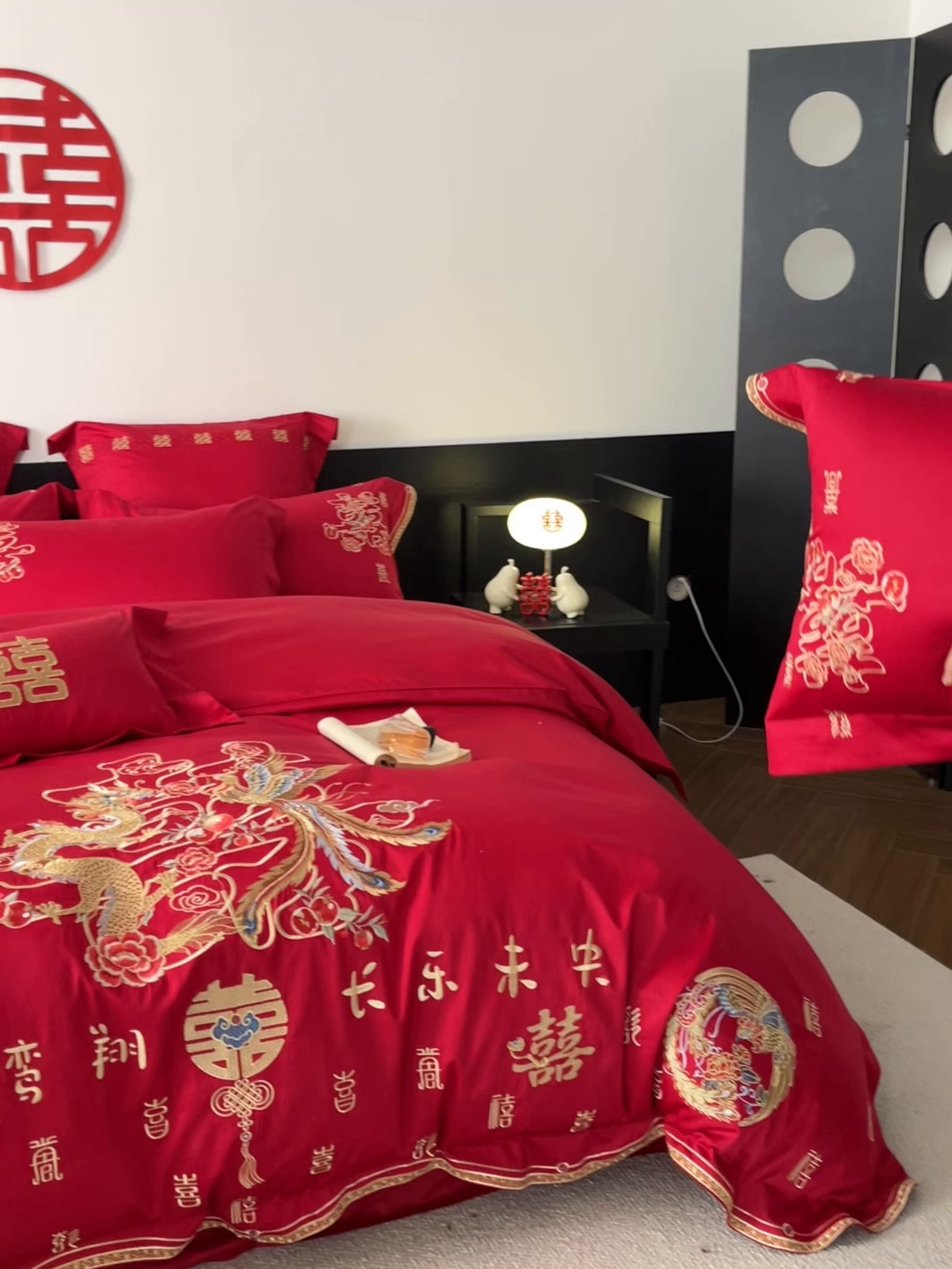 91家纺网 家纺一手货源 找家纺 置顶家纺 2026新款新中式亲肤婚庆绣花四件套 喜致福来-大红