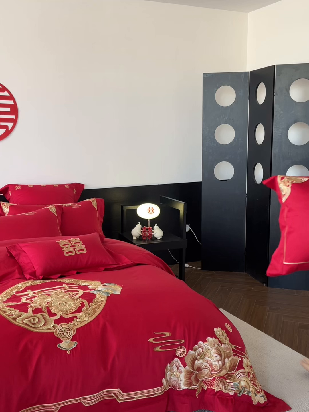 91家纺网 家纺一手货源 找家纺 置顶家纺 2026新款新中式亲肤婚庆绣花四件套 金玉满堂-大红