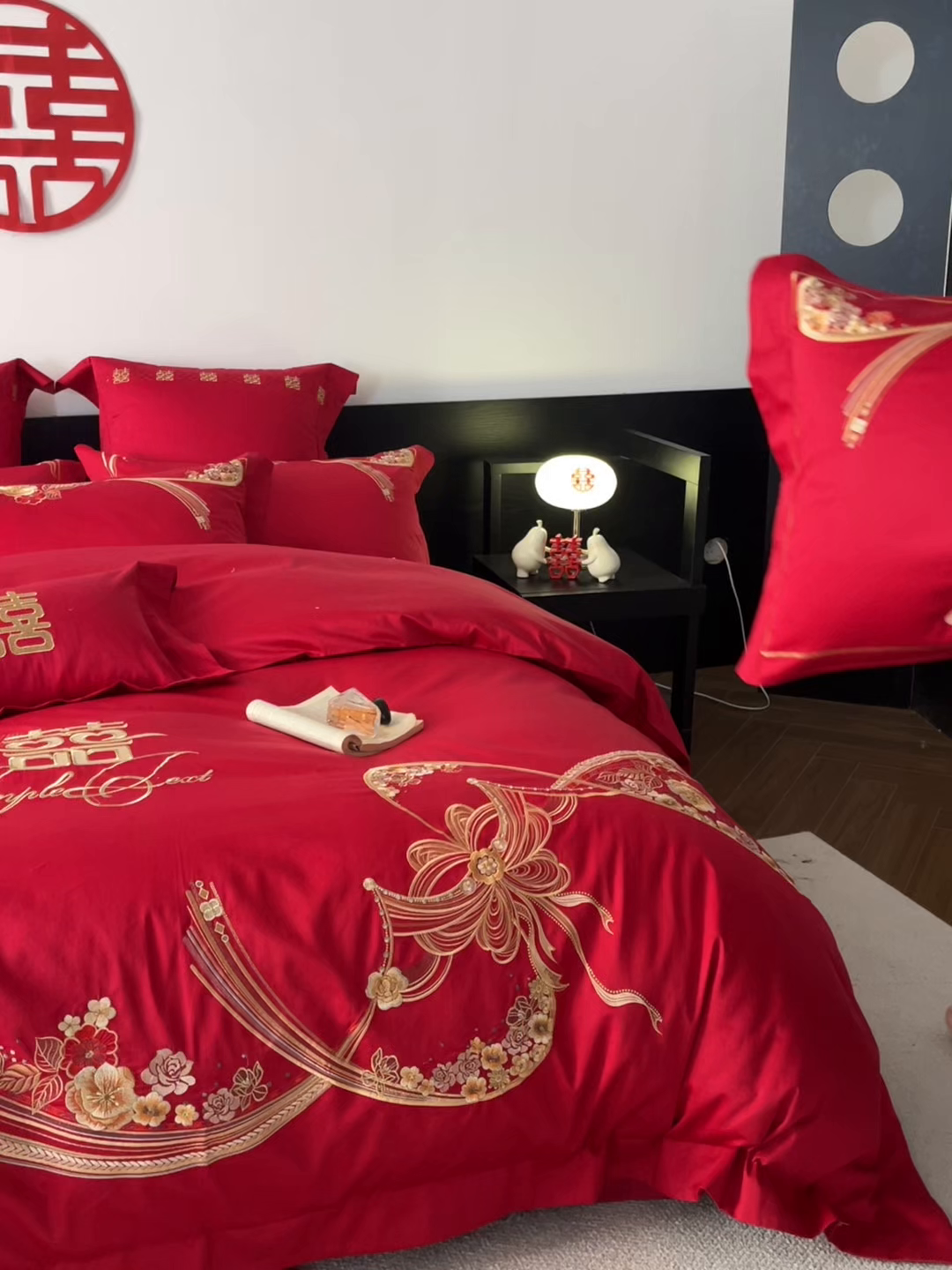 91家纺网 家纺一手货源 找家纺 置顶家纺 2026新款新中式亲肤婚庆绣花四件套 大喜日子-大红