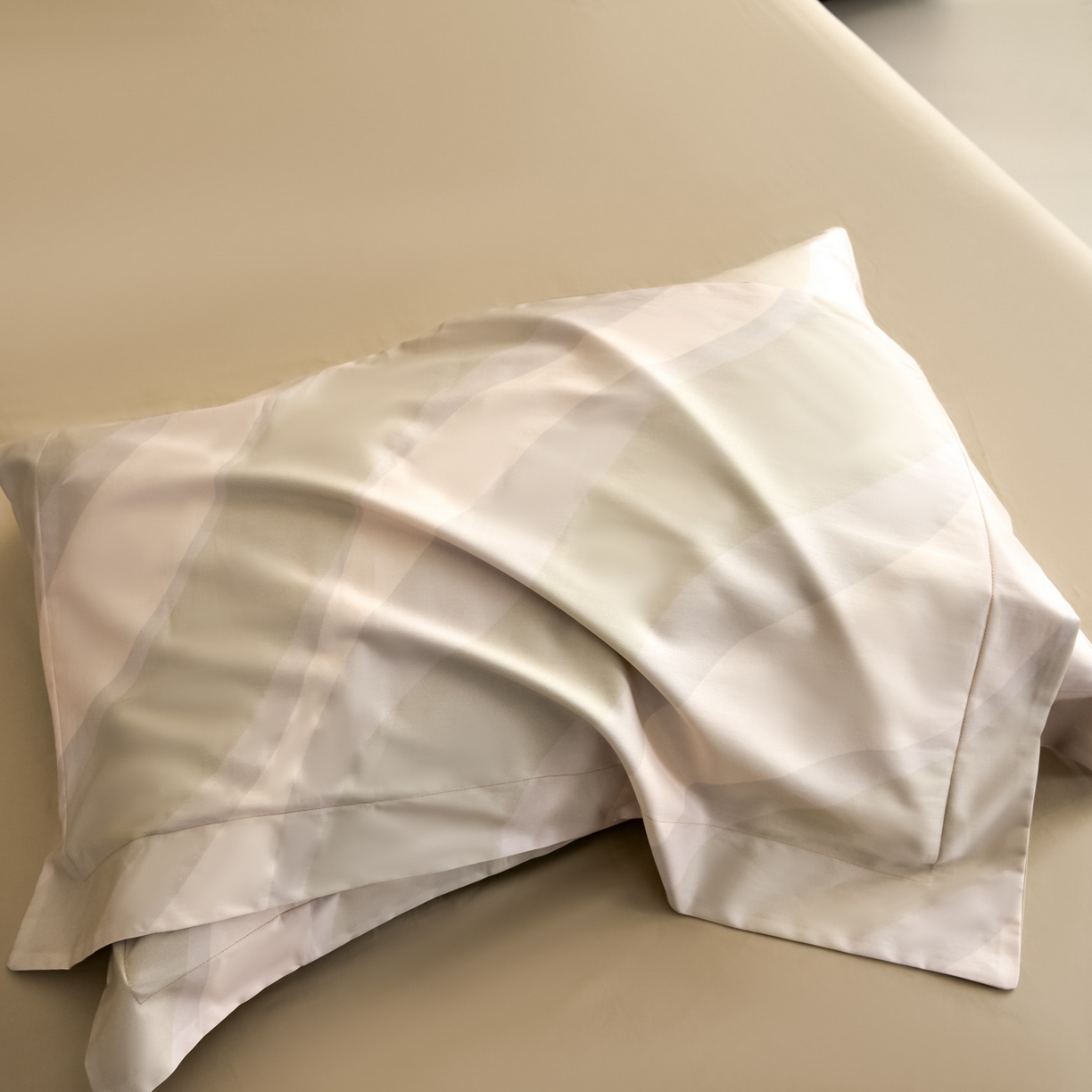 91家纺网 家纺一手货源 找家纺 新方向 2026年数码印花50s双股全棉纯棉贡缎长绒棉四件套-轨迹（专版花型 严格控价 标准318元 加大338元） 轨迹-香槟