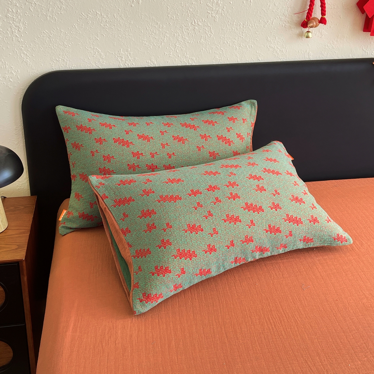 91家纺网 家纺一手货源 找家纺 春皖家纺 2026新款全棉色织双层纱提花百福系列拉链款-单枕套 绿赤兔