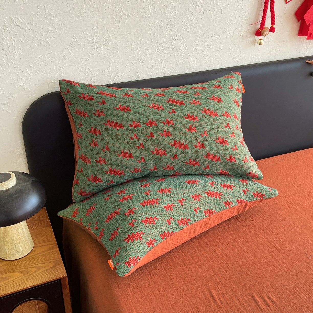 91家纺网 家纺一手货源 找家纺 春皖家纺 2026新款全棉色织双层纱提花百福系列拉链款-单枕套 绿赤兔