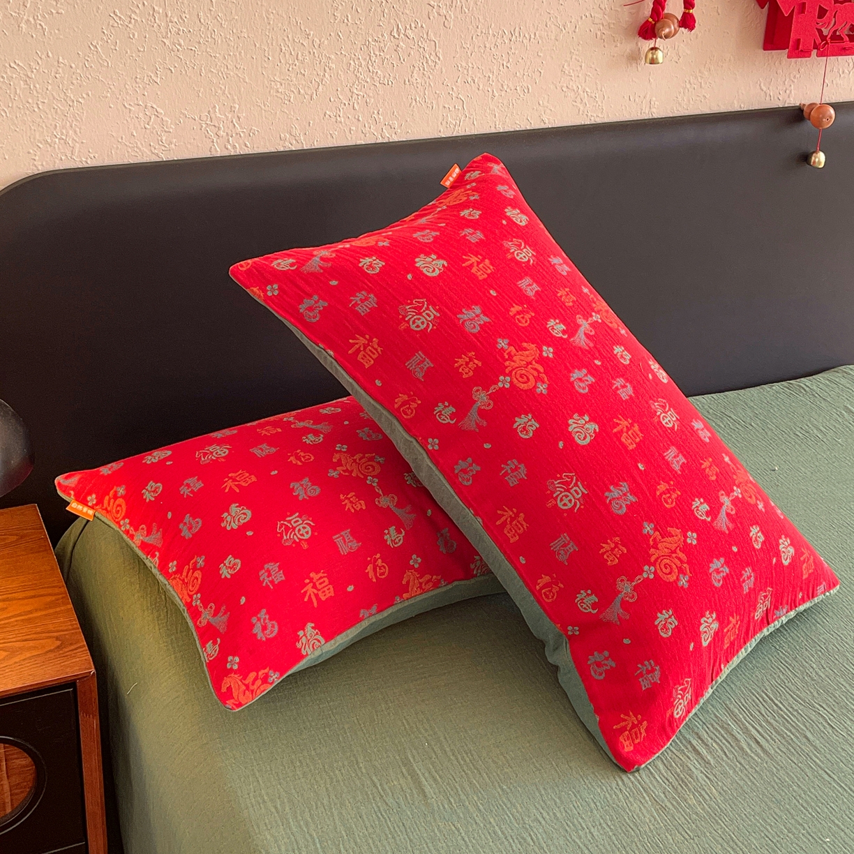 91家纺网 家纺一手货源 找家纺 春皖家纺 2026新款全棉色织双层纱提花百福系列拉链款-单枕套 红福马