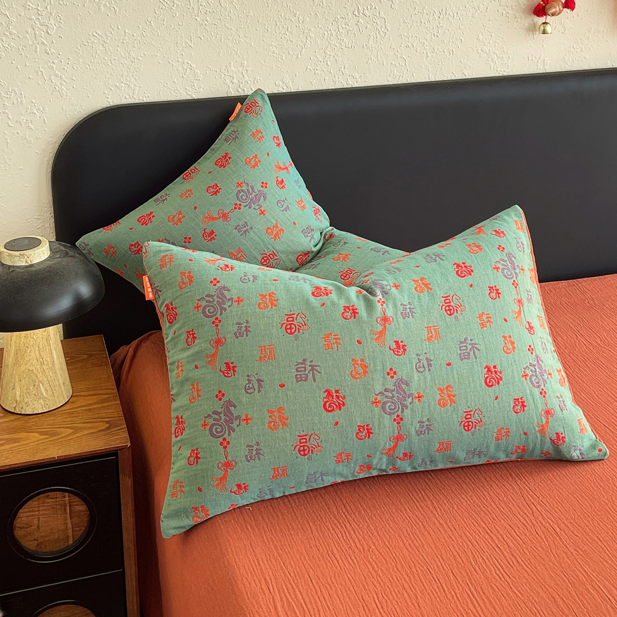 91家纺网 家纺一手货源 找家纺 春皖家纺 2026新款全棉色织双层纱提花百福系列拉链款-单枕套 绿福马