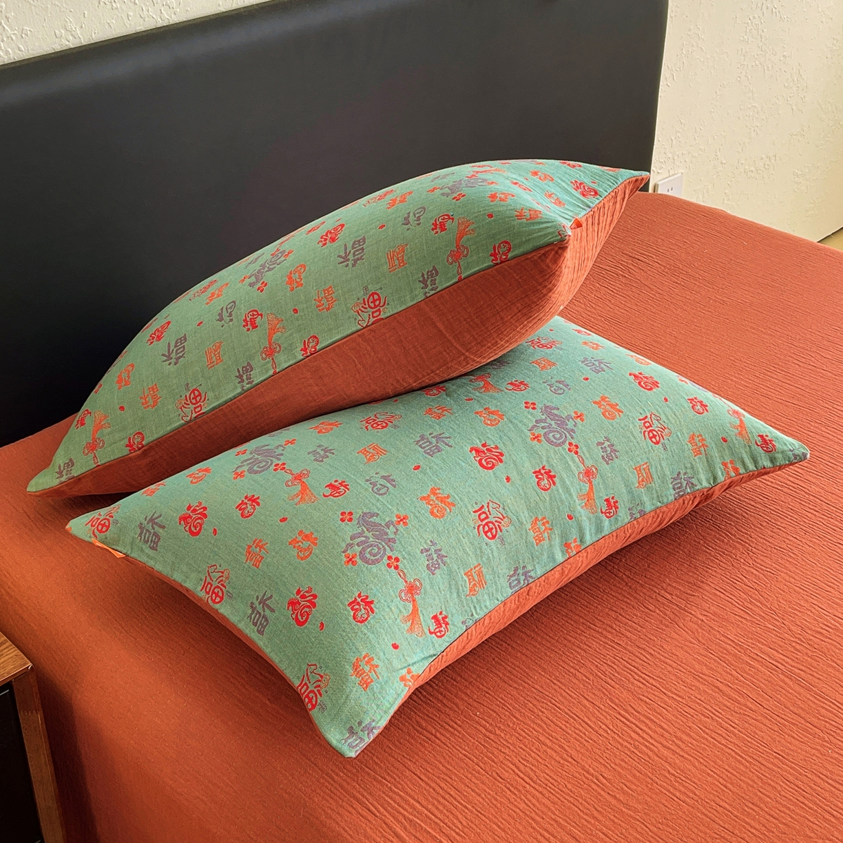 91家纺网 家纺一手货源 找家纺 春皖家纺 2026新款全棉色织双层纱提花百福系列拉链款-单枕套 绿福马