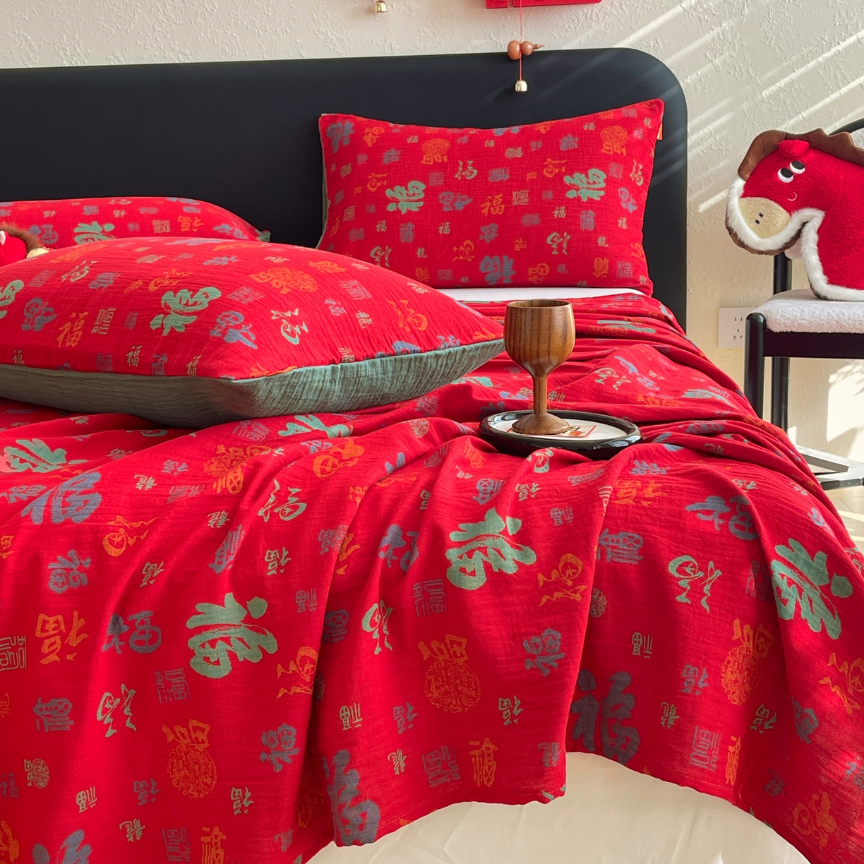 91家纺网 家纺一手货源 找家纺 春皖家纺 2026新款全棉色织双层纱提花百福系列拉链款-单床单 红百福