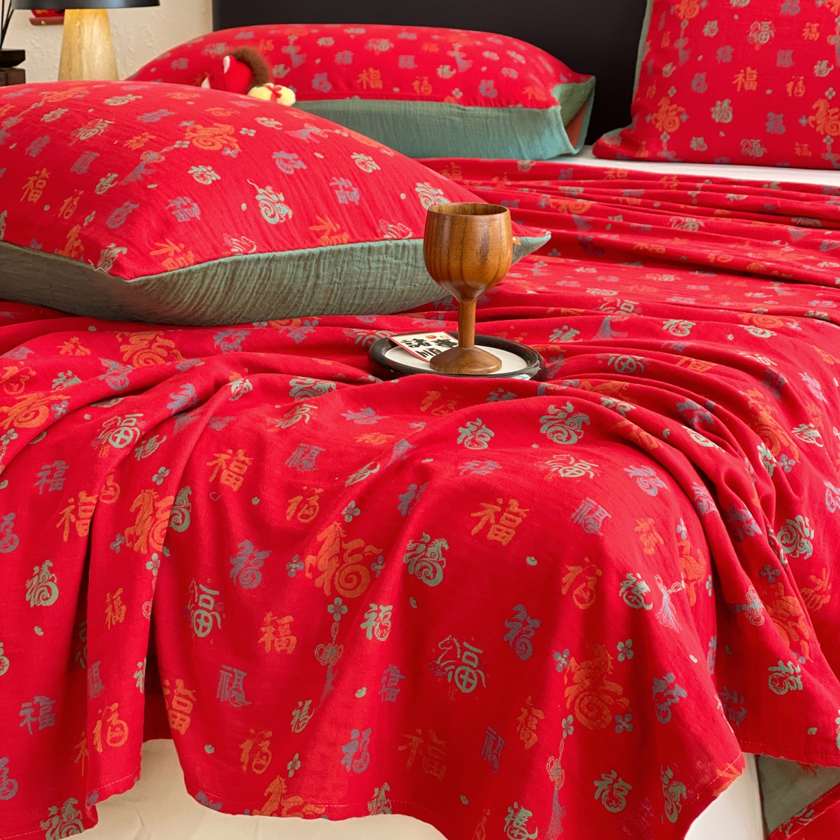 91家纺网 家纺一手货源 找家纺 春皖家纺 2026新款全棉色织双层纱提花百福系列拉链款-单床单 红福马