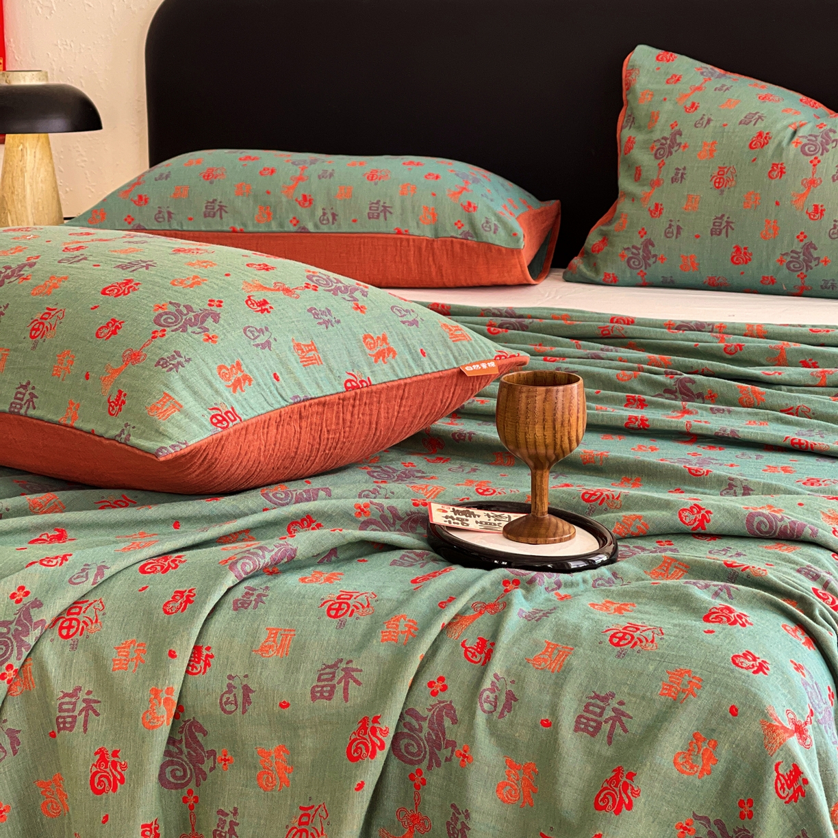 91家纺网 家纺一手货源 找家纺 春皖家纺 2026新款全棉色织双层纱提花百福系列拉链款-单床单 绿福马