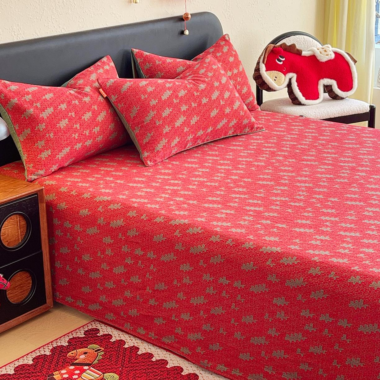 91家纺网 家纺一手货源 找家纺 春皖家纺 2026新款全棉色织双层纱提花百福系列拉链款-单床单 红赤兔