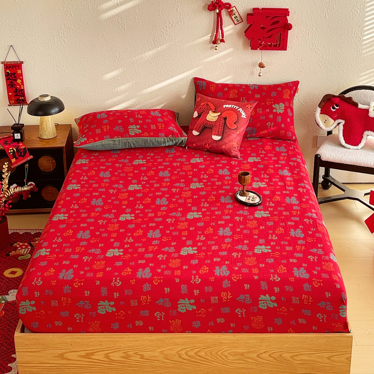 91家纺网 家纺一手货源 找家纺 春皖家纺 2026新款全棉色织双层纱提花百福系列拉链款-单床笠 红百福