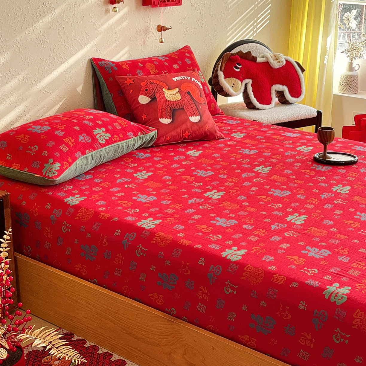 91家纺网 家纺一手货源 找家纺 春皖家纺 2026新款全棉色织双层纱提花百福系列拉链款-单床笠 红百福