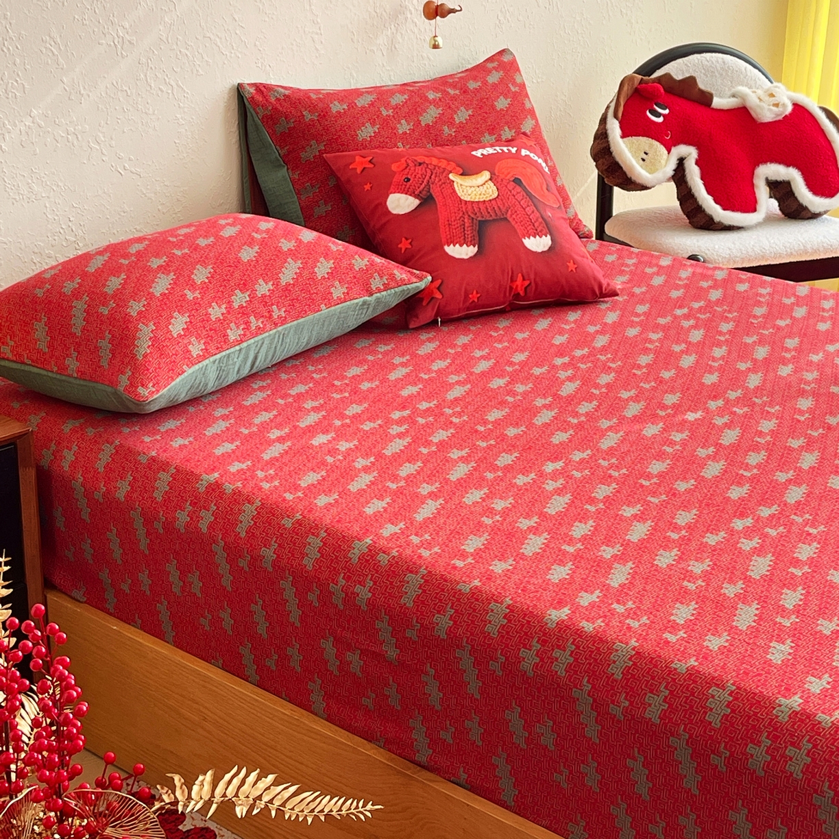 91家纺网 家纺一手货源 找家纺 春皖家纺 2026新款全棉色织双层纱提花百福系列拉链款-单床笠 红赤兔