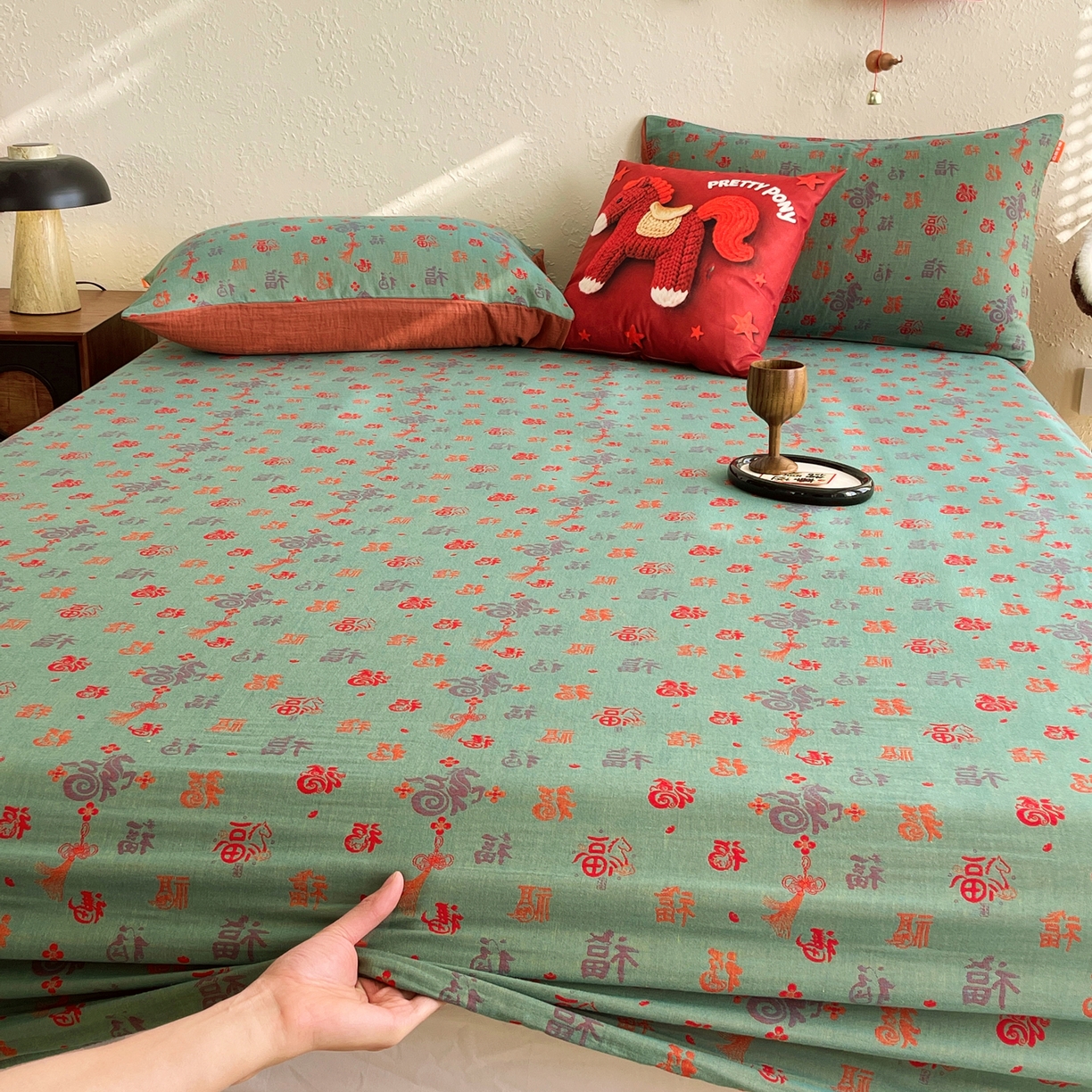 91家纺网 家纺一手货源 找家纺 春皖家纺 2026新款全棉色织双层纱提花百福系列拉链款-单床笠 绿福马