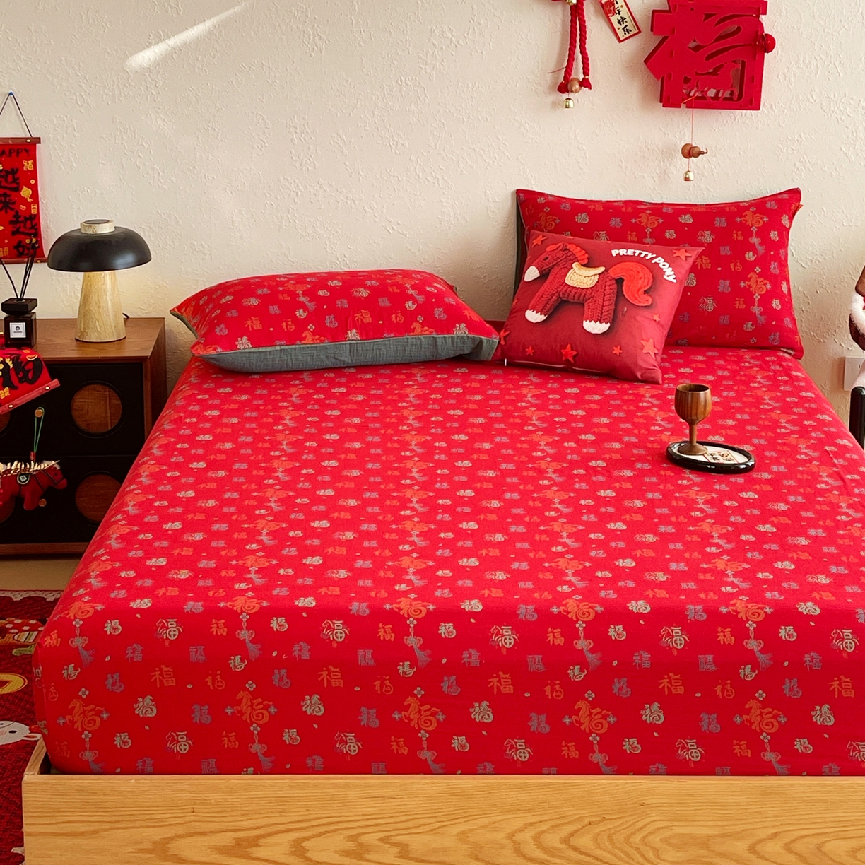 91家纺网 家纺一手货源 找家纺 春皖家纺 2026新款全棉色织双层纱提花百福系列拉链款-单床笠 红福马