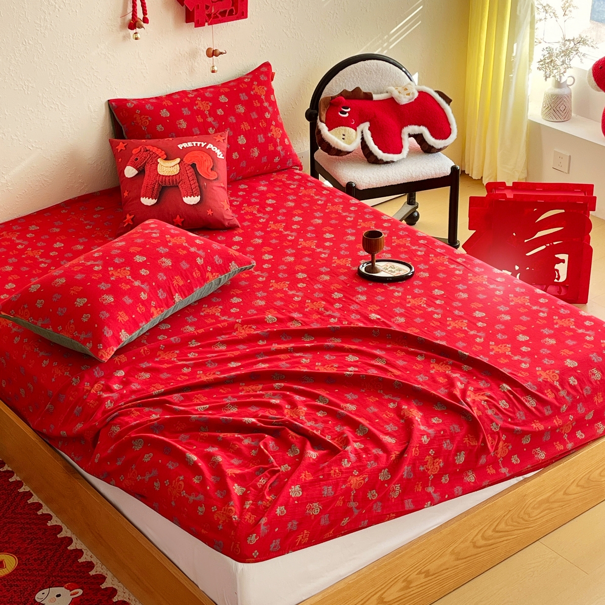 91家纺网 家纺一手货源 找家纺 春皖家纺 2026新款全棉色织双层纱提花百福系列拉链款-单床笠 红福马